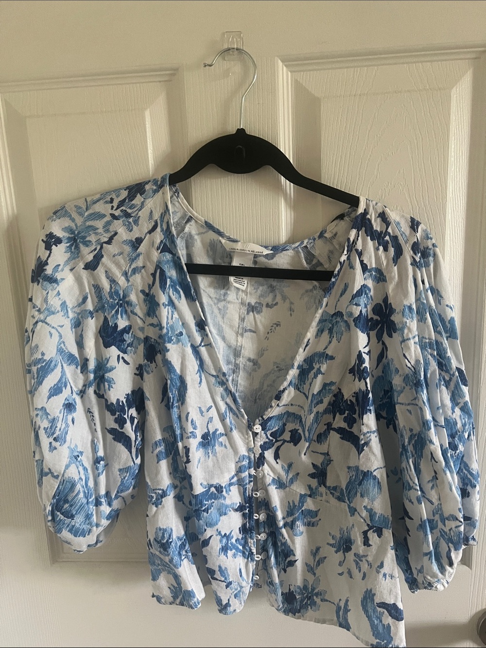 H&M Blue & White Floral V-Neck Button-Front Blouse - Linen Blend
